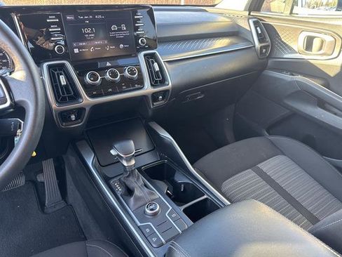 Used 2022 Kia Sorento LX image 13