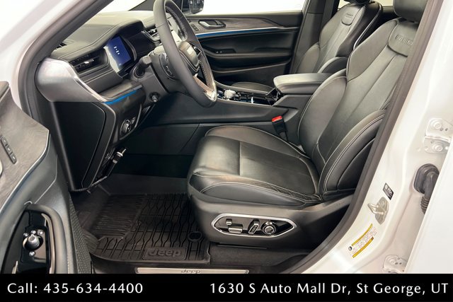 Used 2024 Jeep Grand Cherokee Overland w/ Luxury Tech Group IV AWD/4WD image 17