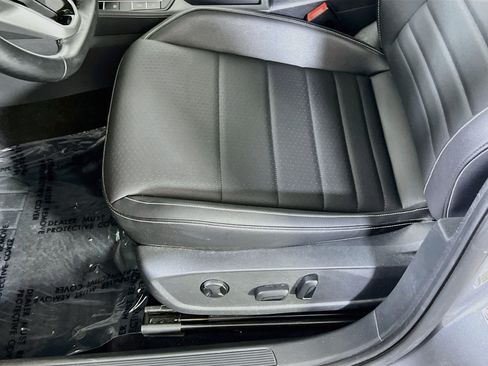Used 2023 Volkswagen Jetta SE FWD image 18