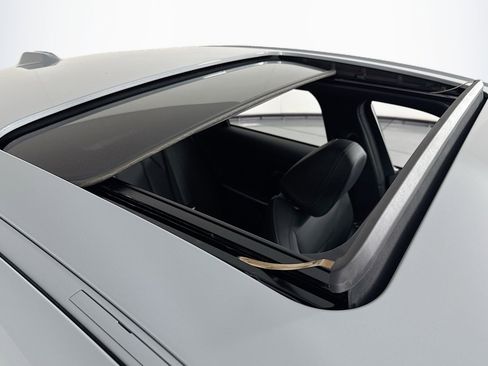 Used 2023 BMW 330i Sedan w/ M Sport Package image 22