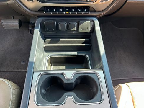 Used 2019 GMC Sierra 2500 Denali w/ Duramax Plus Package AWD/4WD image 16