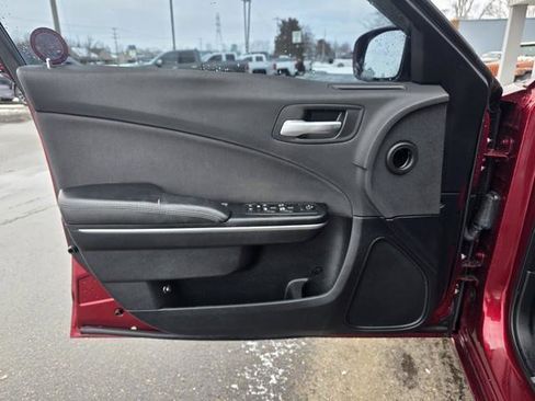 Used 2017 Dodge Charger SE w/ Popular Equipment Group image 10