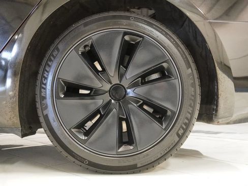 Used 2025 Tesla Model 3 Long Range AWD/4WD image 32