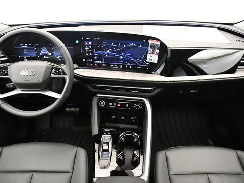 Used 2025 Audi Q5 Premium w/ Convenience Package image 20