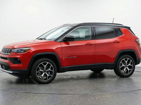 Used 2025 Jeep Compass Limited image 3