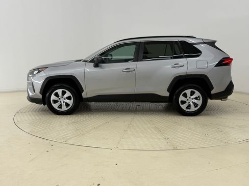 Used 2020 Toyota RAV4 LE FWD image 2