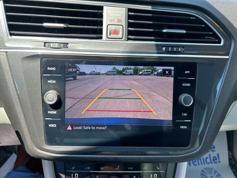 Used 2023 Volkswagen Tiguan SE w/ Panoramic Sunroof Package AWD/4WD image 17