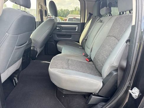 Used 2018 RAM 2500 SLT w/ Black Appearance Group AWD/4WD image 11