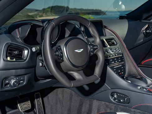 Used 2023 Aston Martin DBS Volante image 15