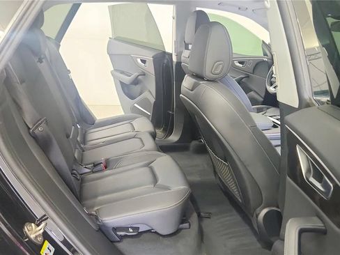 Used 2022 Audi Q8 Prestige AWD/4WD image 31