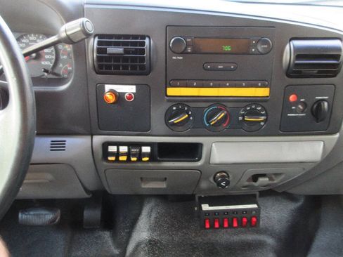 Used 2007 Ford F550 2WD Regular Cab Super Duty image 39