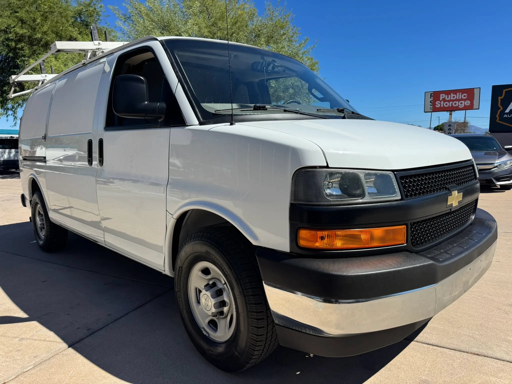 Used 2019 Chevrolet Express 2500 w/ Driver Convenience Package RWD image 3