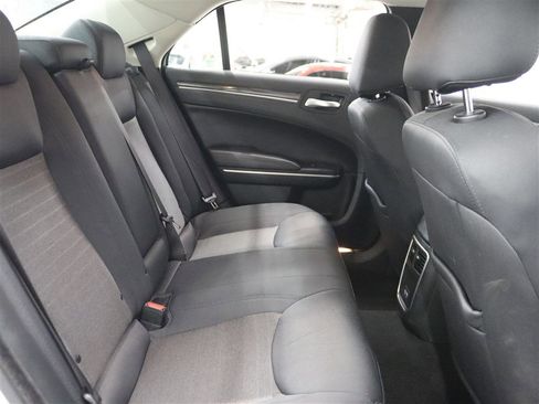 Used 2022 Chrysler 300 Touring image 18