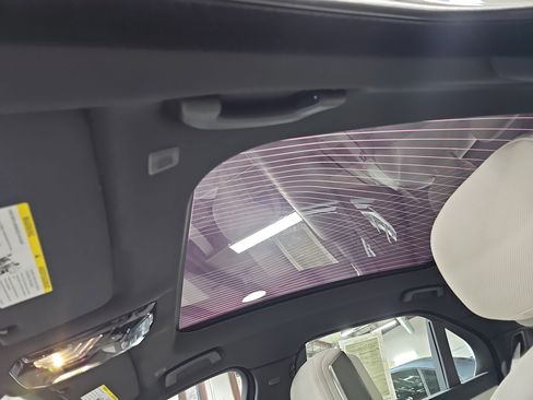 Certified 2025 BMW 750e xDrive image 32