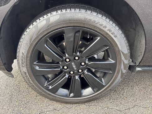 Used 2024 Lincoln Navigator Reserve image 9