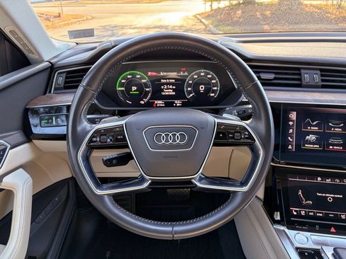 Used 2019 Audi e-tron Premium Plus image 9