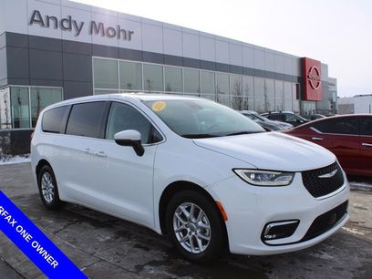 Used 2023 Chrysler Pacifica Touring-L