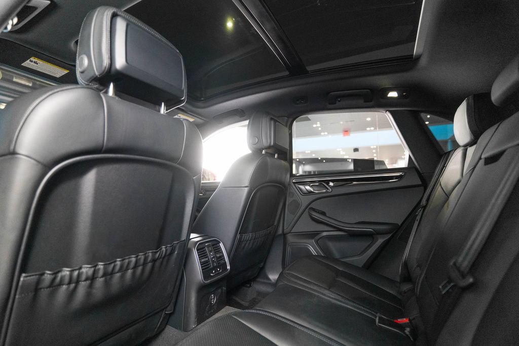 Certified 2026 Porsche Macan AWD/4WD image 15