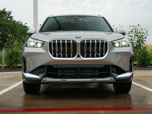 Used 2024 BMW X1 xDrive28i w/ Premium Package image 3