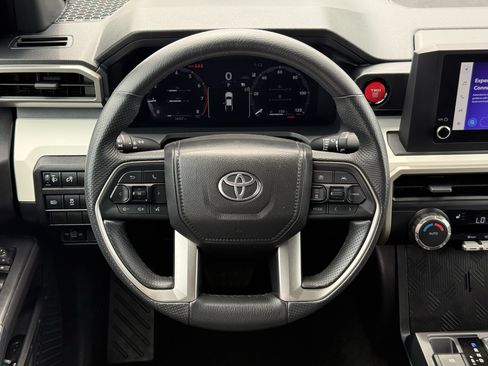 Used 2024 Toyota Tacoma TRD Off-Road AWD/4WD image 15