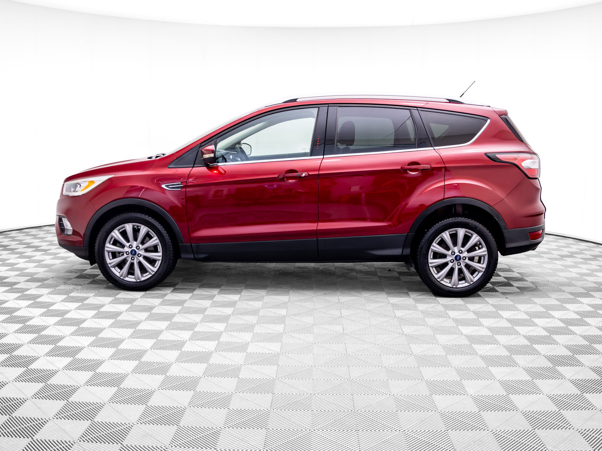 Used 2017 Ford Escape Titanium AWD/4WD image 2