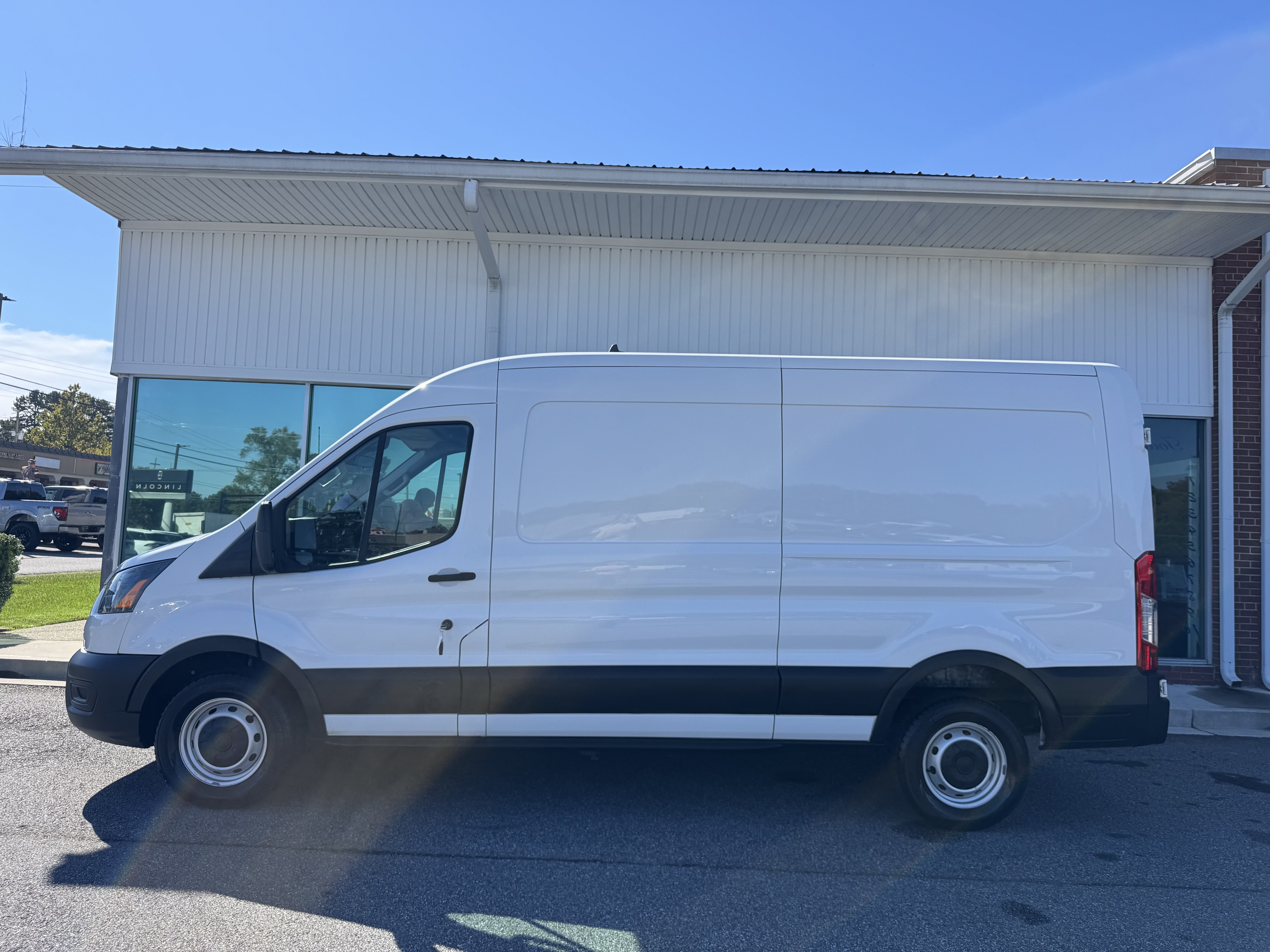 Used 2023 Ford Transit 250 Medium Roof RWD image 1