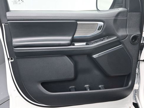 Used 2025 Ford Expedition Platinum image 23