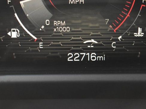 Used 2025 GMC Acadia Elevation image 30