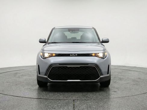 Used 2025 Kia Soul LX w/ LX Technology Package FWD image 2