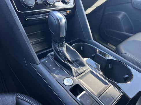 Certified 2022 Volkswagen Atlas Cross Sport SE image 17