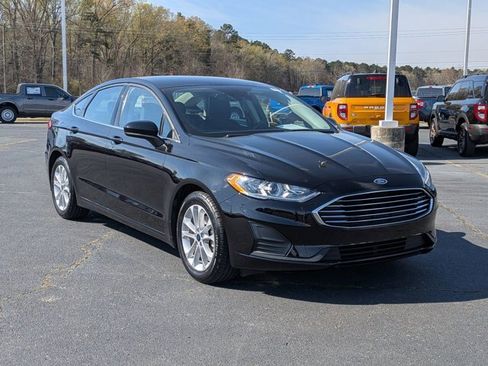 Certified 2020 Ford Fusion SE image 2