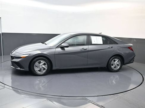 Certified 2026 Hyundai Elantra SE FWD image 7