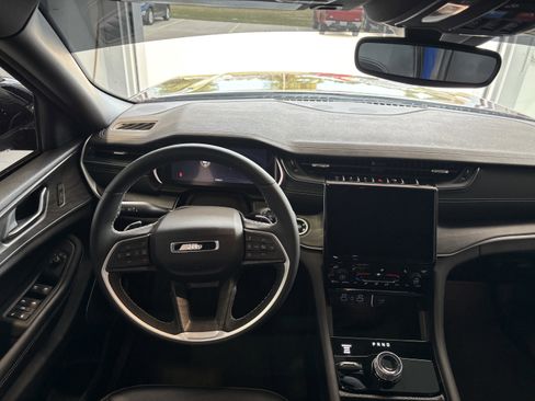 Used 2024 Jeep Grand Cherokee Limited w/ Trailer Tow Package image 12