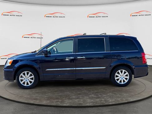 Used 2016 Chrysler Town & Country Touring w/ Driver Convenience Group FWD image 7