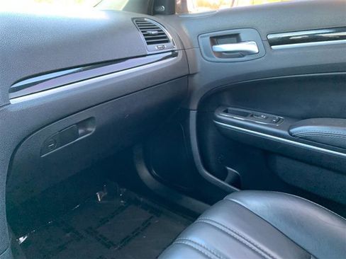 Used 2018 Chrysler 300 S image 34