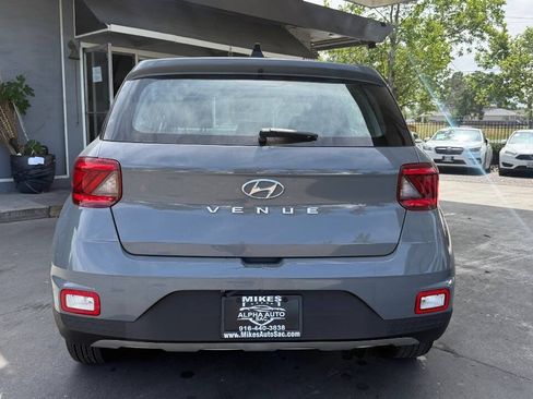 Used 2020 Hyundai Venue SE FWD image 6
