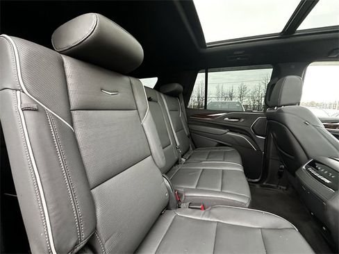 Used 2023 Cadillac Escalade Premium Luxury image 37