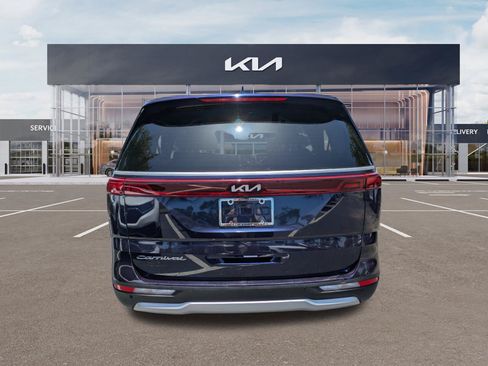 Certified 2022 Kia Carnival LX FWD image 5