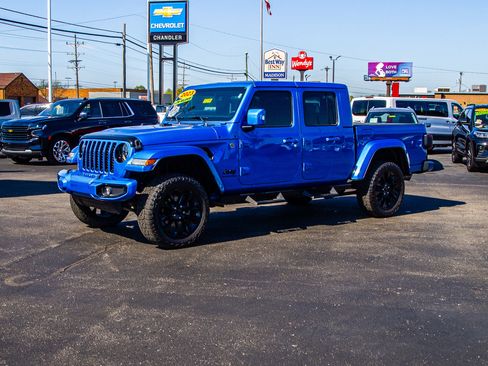 Used 2023 Jeep Gladiator Overland image 3