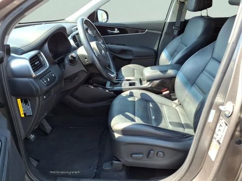 Used 2017 Kia Sorento EX image 19