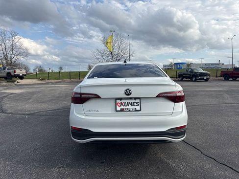 Used 2024 Volkswagen Jetta S image 4