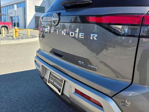Used 2025 Nissan Pathfinder SL AWD/4WD image 14