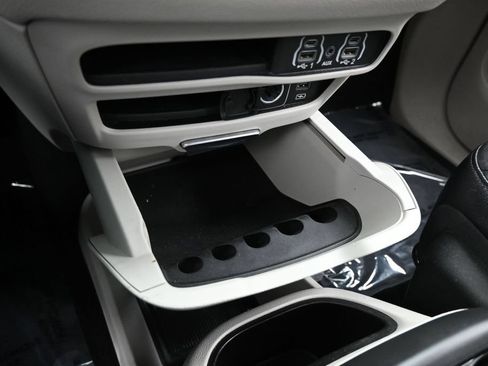 Used 2022 Chrysler Pacifica Touring-L FWD image 26