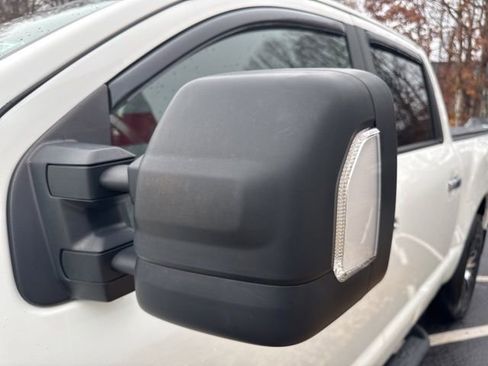 Used 2021 Nissan Titan SV w/ SV Convenience Package image 10