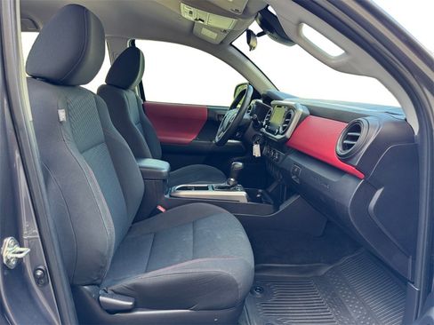 Used 2020 Toyota Tacoma SR5 image 18