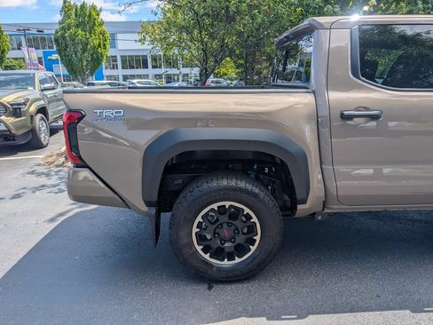 Used 2026 Toyota Tacoma TRD Off-Road w/ TRD Off Road Upgrade Package AWD/4WD image 8