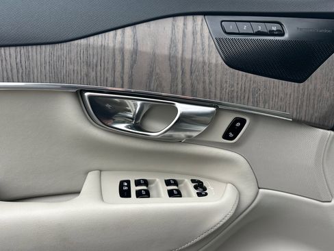 Used 2023 Volvo XC90 B6 Plus image 15