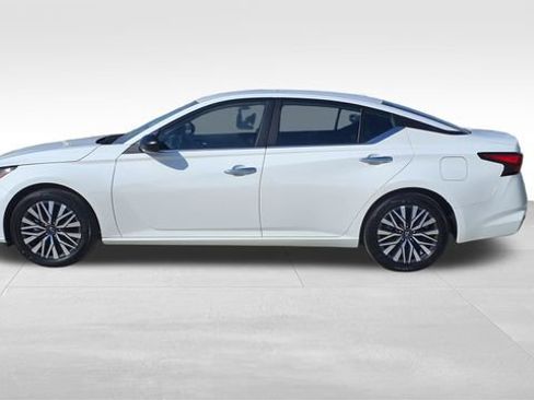 Used 2025 Nissan Altima 2.5 SV image 6