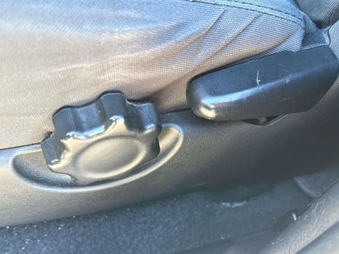 Used 2016 Toyota Tacoma TRD Sport image 26