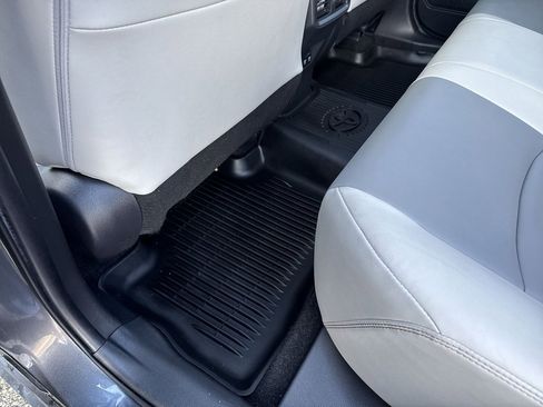 Used 2019 Toyota RAV4 XLE Premium image 23